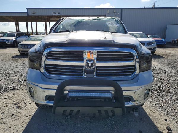 2016 RAM 1500 SLT CREW CAB 4X4