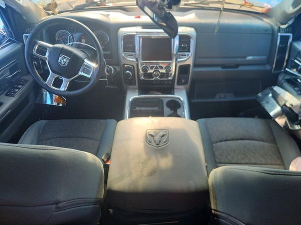 2016 RAM 1500 SLT CREW CAB 4X4