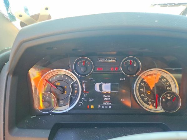 2016 RAM 1500 SLT CREW CAB 4X4