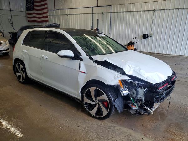 2019 VOLKSWAGEN GTI — Passenger 3/4