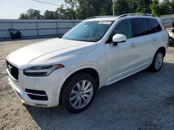 2017 VOLVO XC90 Momentum