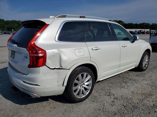 2017 VOLVO XC90 Momentum