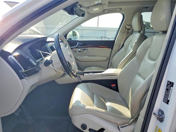 2017 VOLVO XC90 Momentum