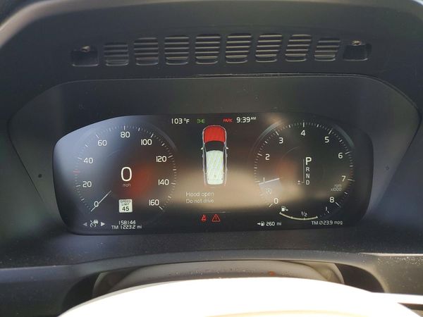 2017 VOLVO XC90 Momentum