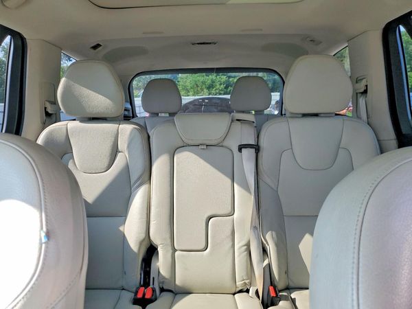 2017 VOLVO XC90 Momentum