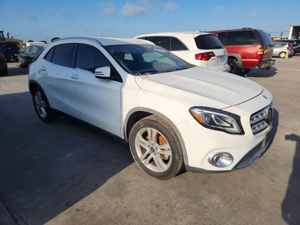 2020 MERCEDES-BENZ GLA-CLASS — Passenger 3/4