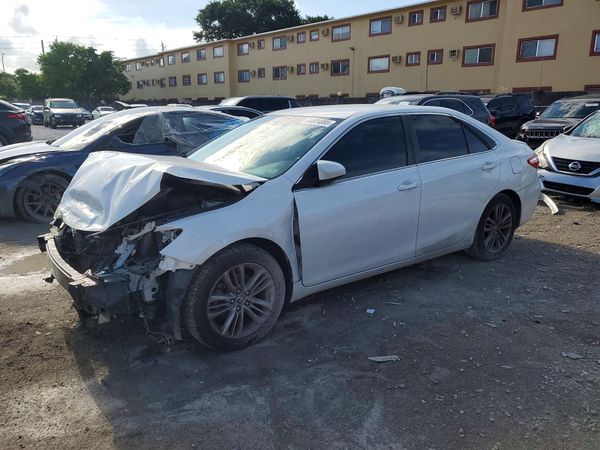 2015 TOYOTA CAMRY