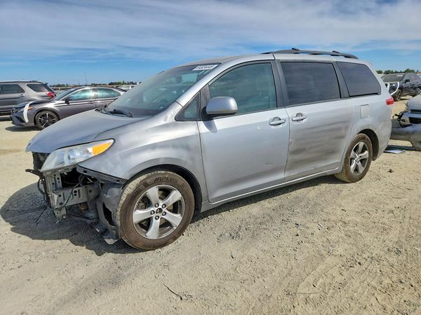 2014 TOYOTA SIENNA