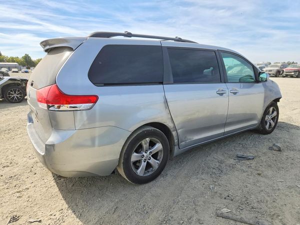 2014 TOYOTA SIENNA