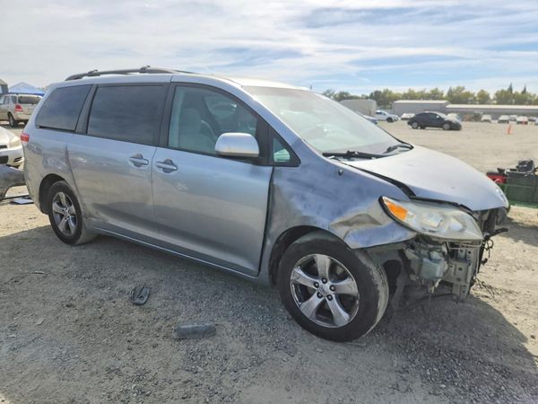 2014 TOYOTA SIENNA