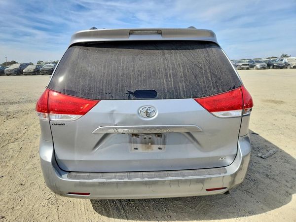 2014 TOYOTA SIENNA