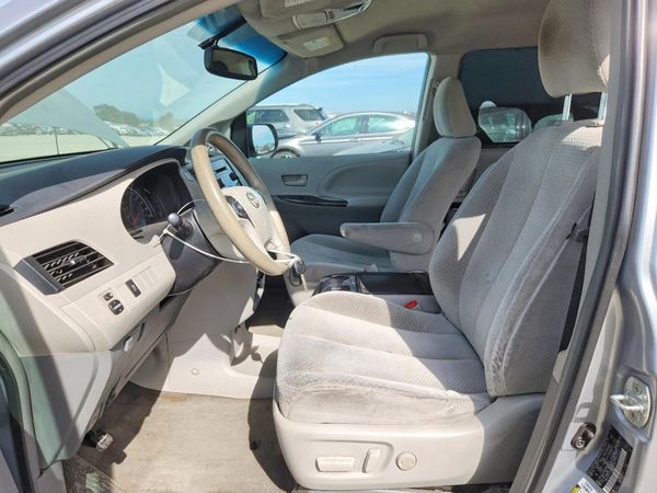 2014 TOYOTA SIENNA