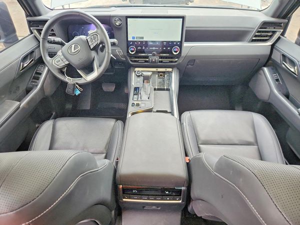 2025 LEXUS GX 550