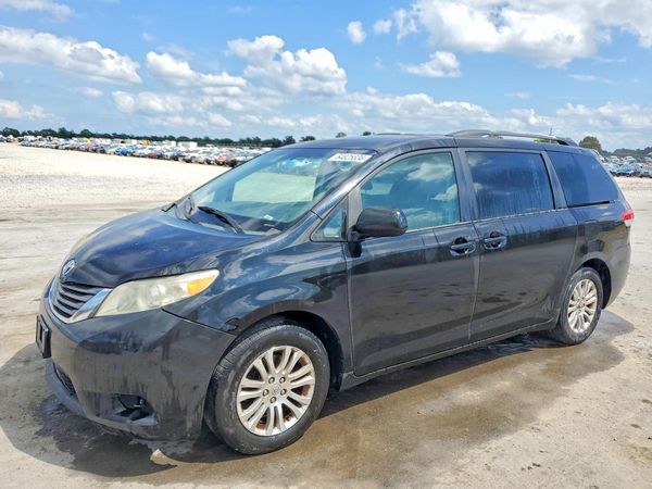 2013 TOYOTA SIENNA