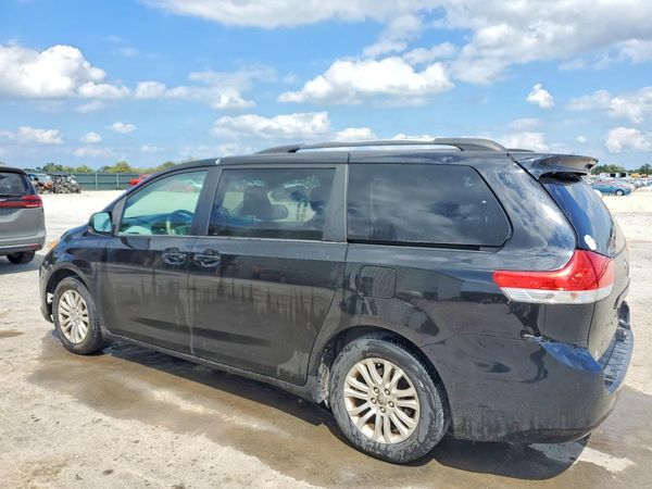 2013 TOYOTA SIENNA