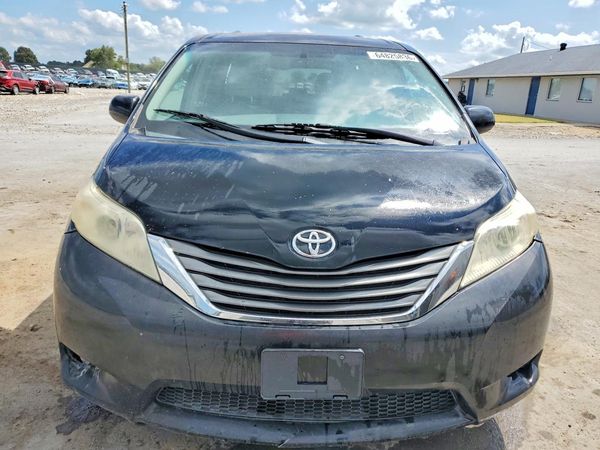 2013 TOYOTA SIENNA