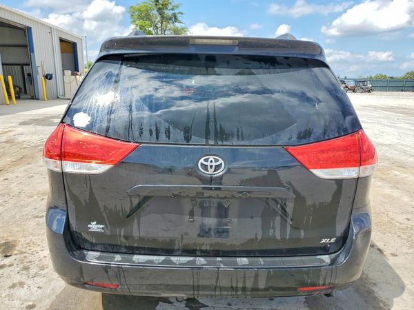 2013 TOYOTA SIENNA