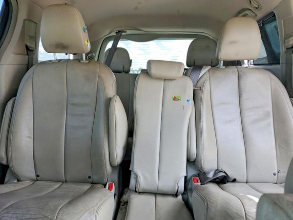 2013 TOYOTA SIENNA