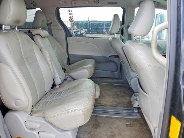 2013 TOYOTA SIENNA