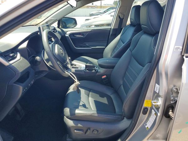 2020 TOYOTA RAV4 XLE Premium