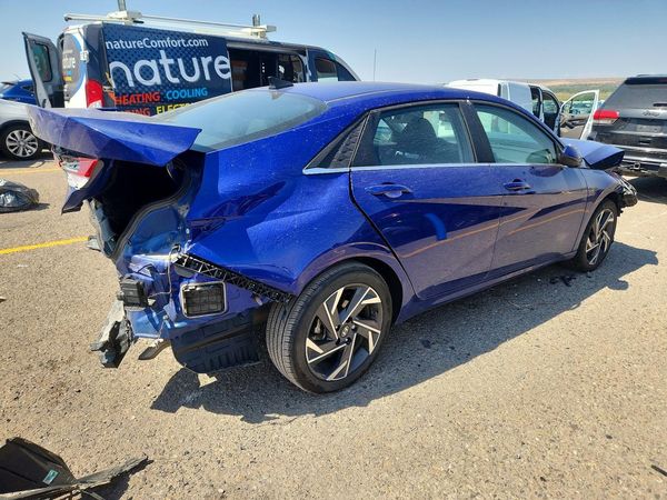 2024 HYUNDAI ELANTRA