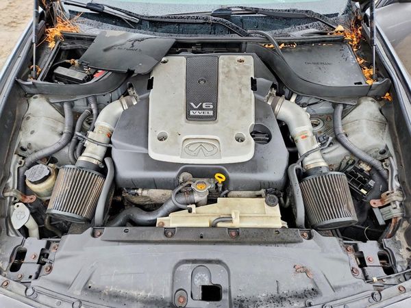 2012 INFINITI G37 SEDAN — Engine bay