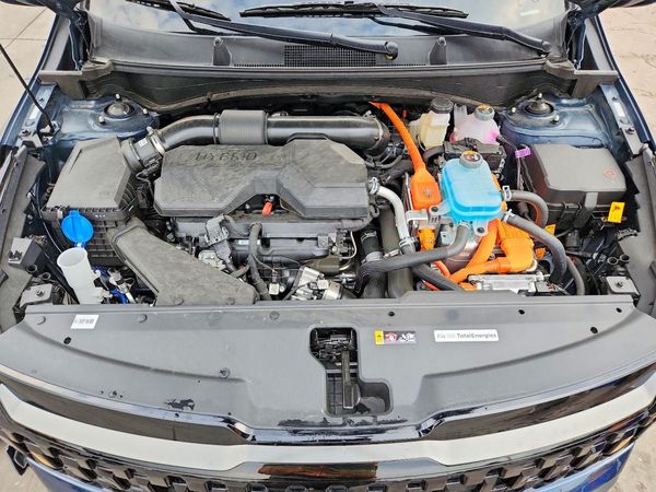 2026 KIA SPORTAGE X-Line — Engine bay