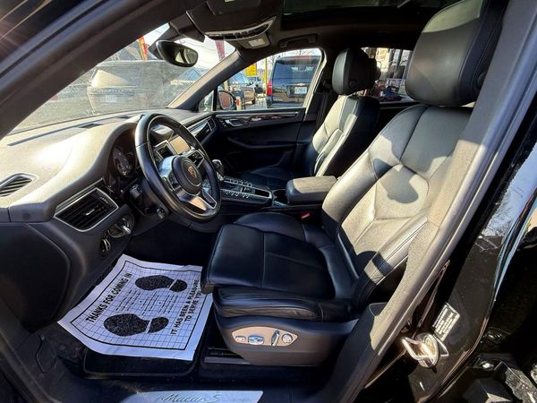 2016 PORSCHE MACAN