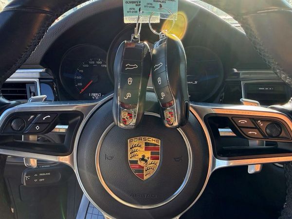 2016 PORSCHE MACAN