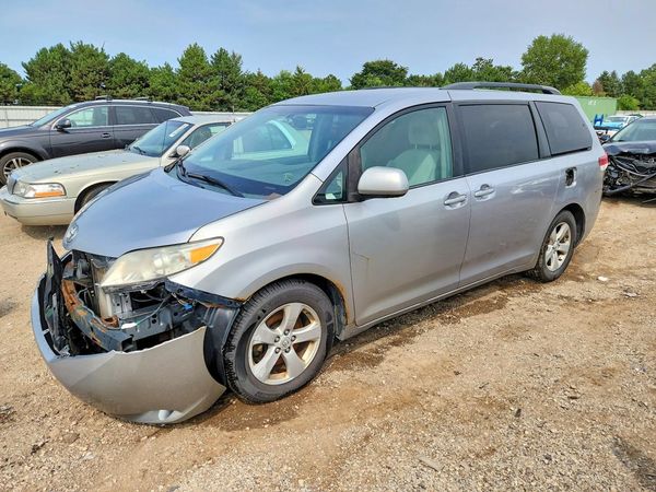 2013 TOYOTA SIENNA