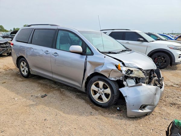 2013 TOYOTA SIENNA