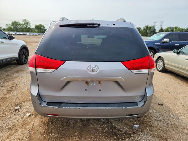 2013 TOYOTA SIENNA