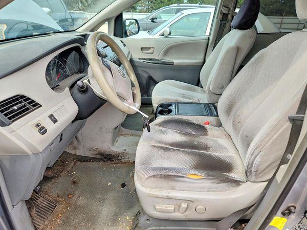 2013 TOYOTA SIENNA