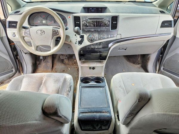 2013 TOYOTA SIENNA