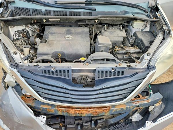 2013 TOYOTA SIENNA
