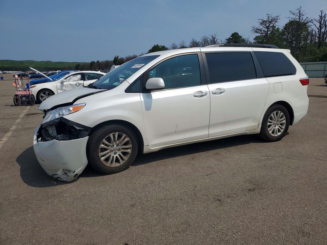 2015 TOYOTA SIENNA