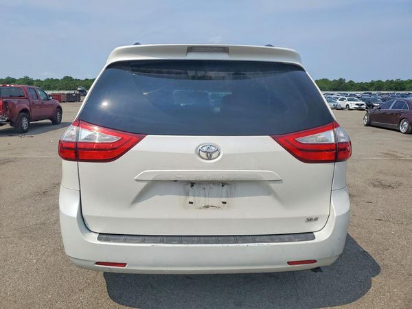 2015 TOYOTA SIENNA