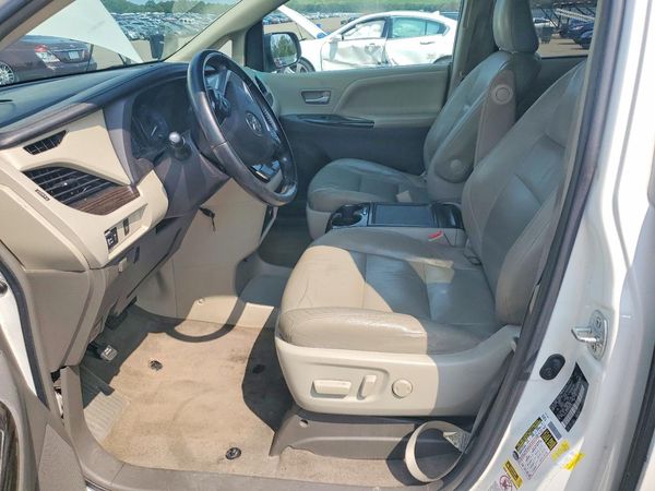 2015 TOYOTA SIENNA