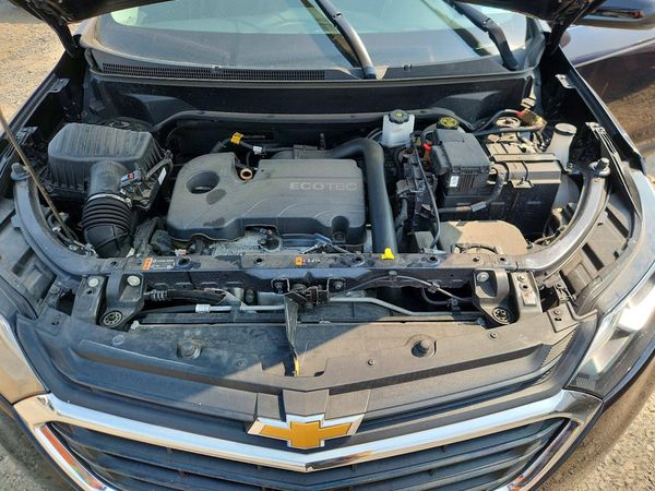 2020 CHEVROLET EQUINOX LT (1LT) — Engine bay