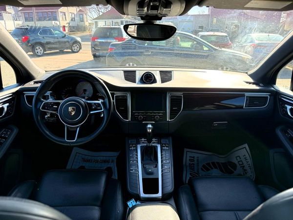 2015 PORSCHE MACAN