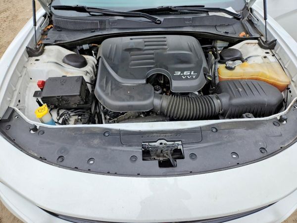 2015 DODGE CHARGER SXT — Engine bay