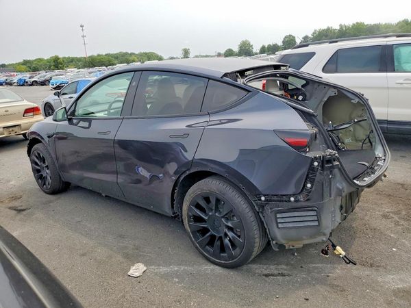 2025 TESLA MODEL Y