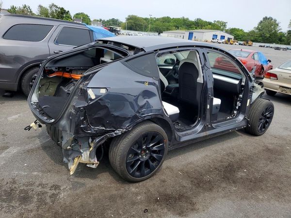 2025 TESLA MODEL Y