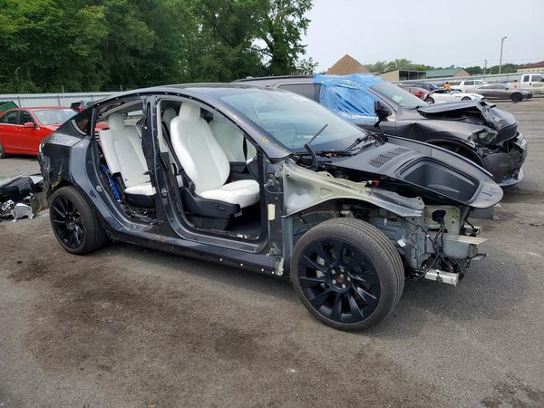 2025 TESLA MODEL Y