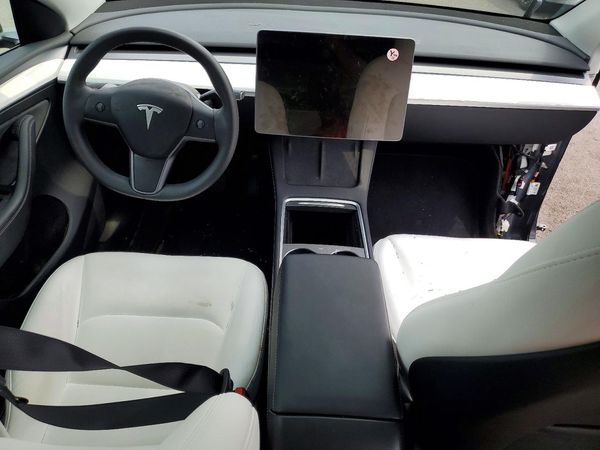 2025 TESLA MODEL Y