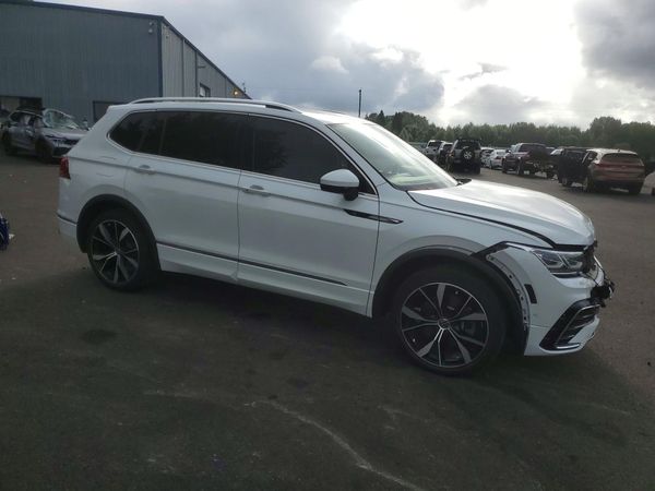 2024 VOLKSWAGEN TIGUAN 4Motion SEL R-Line Black