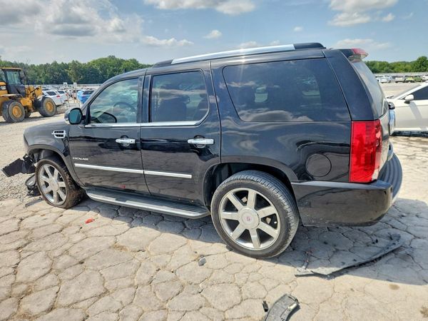 2013 CADILLAC ESCALADE Standard