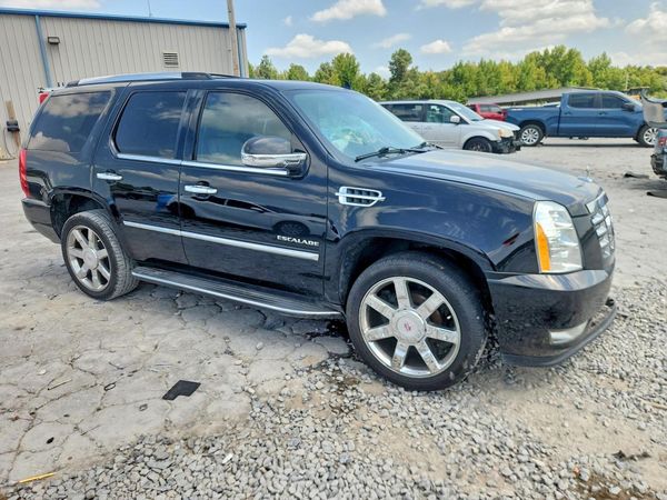 2013 CADILLAC ESCALADE Standard