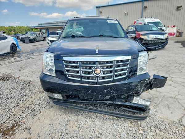 2013 CADILLAC ESCALADE Standard