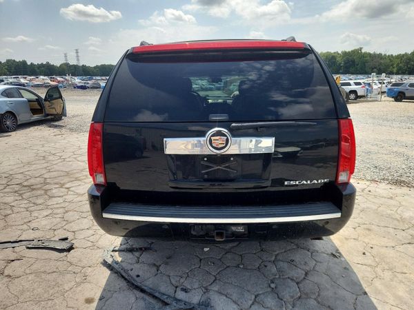 2013 CADILLAC ESCALADE Standard